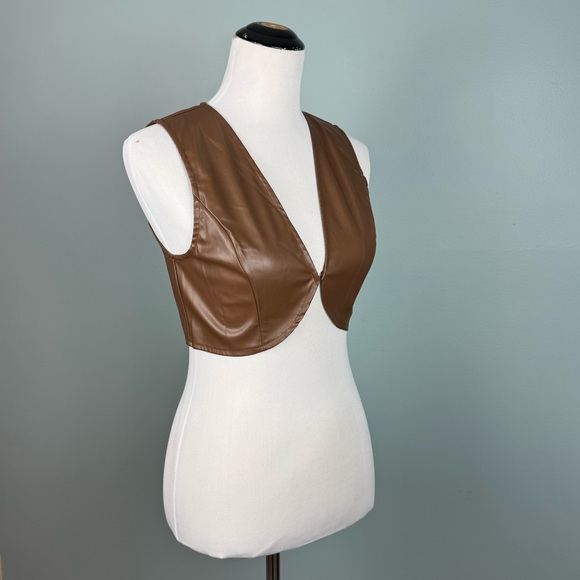 Clasped Sexy Top - Picture 3 of 6